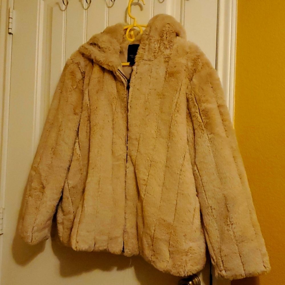 Vera Wang beige short faux fur coat XXL